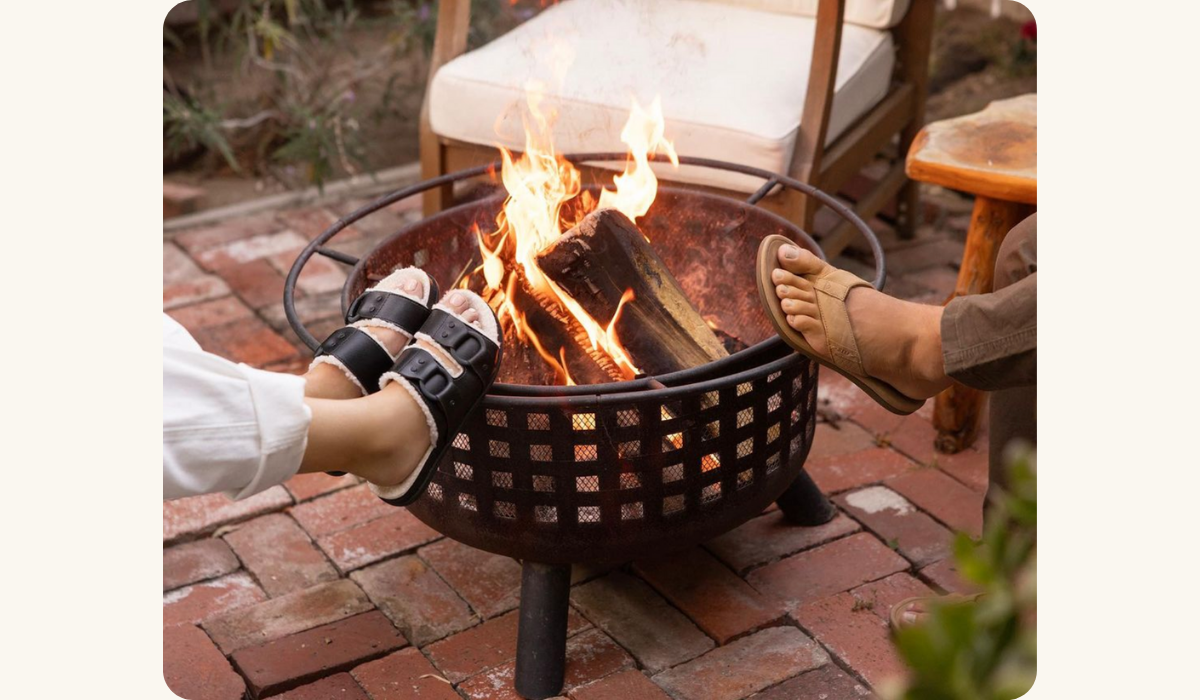 Two people relaxing by a fire pit, symbolizing the comfort and relaxation associated with the Reef brand